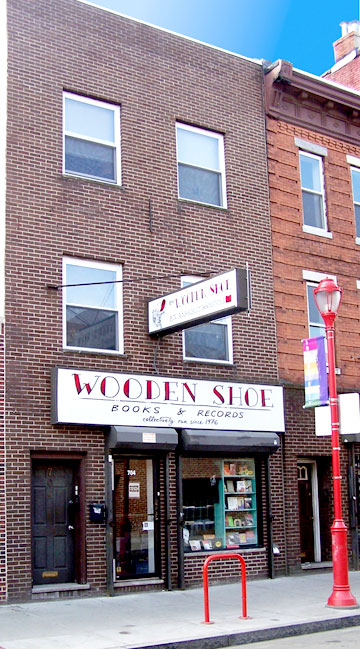 A picture of the front of the Wooden Shoe Books Store